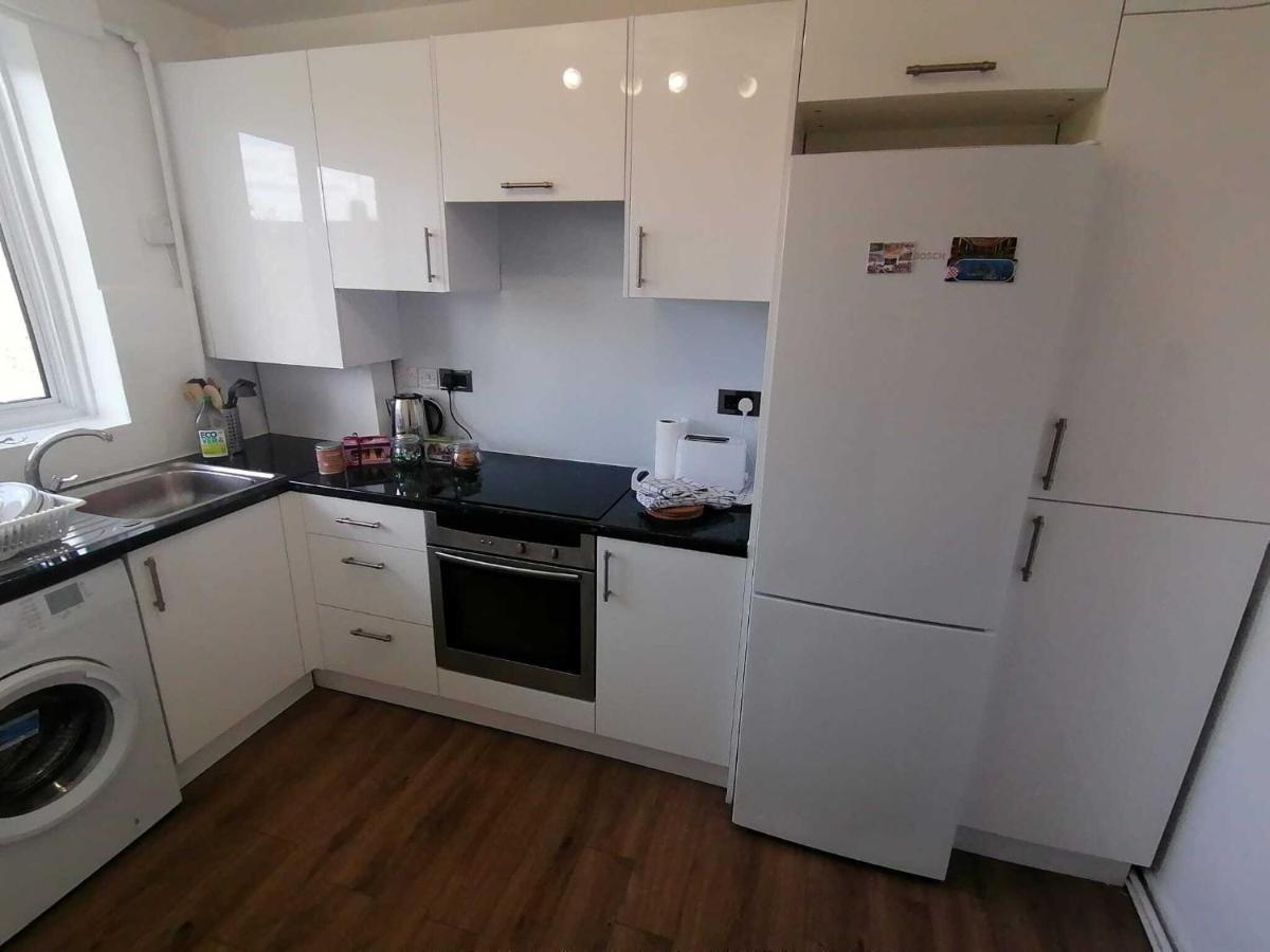 White City Apartment, Your London Stay Exterior photo
